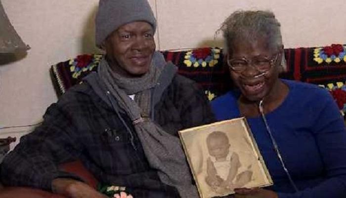 Mareykanka: Hooyo dib ula midowday wiilkeeda oo ka maqnaa 55 sanno