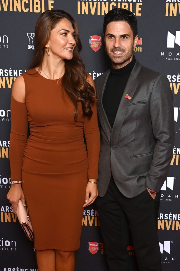 Lix ciyaaryahan oo kubbadda cagta ah oo guursaday boqorada quruxda